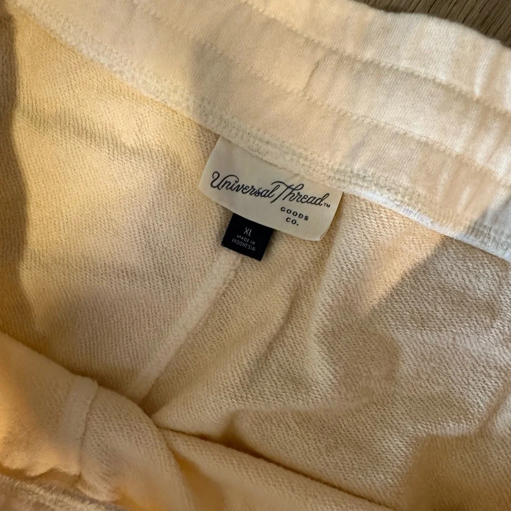 Universal Threads Set - Picture 3 of 3